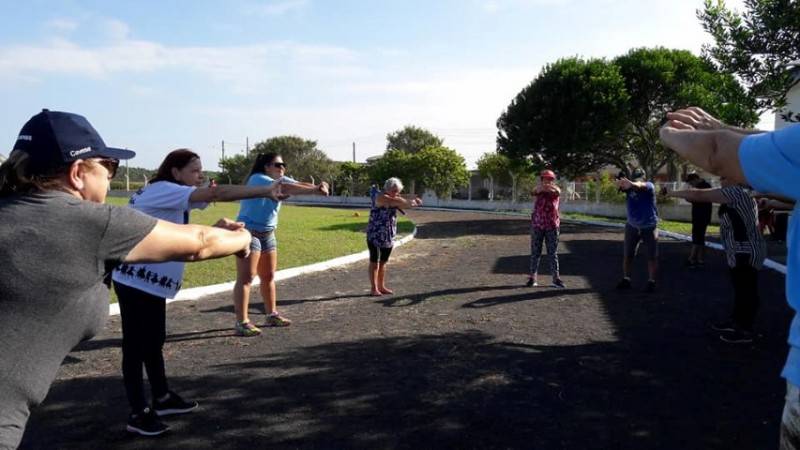 Caminhada Orientada reúne grupo interessado em saúde e qualidade de vida — foto 1