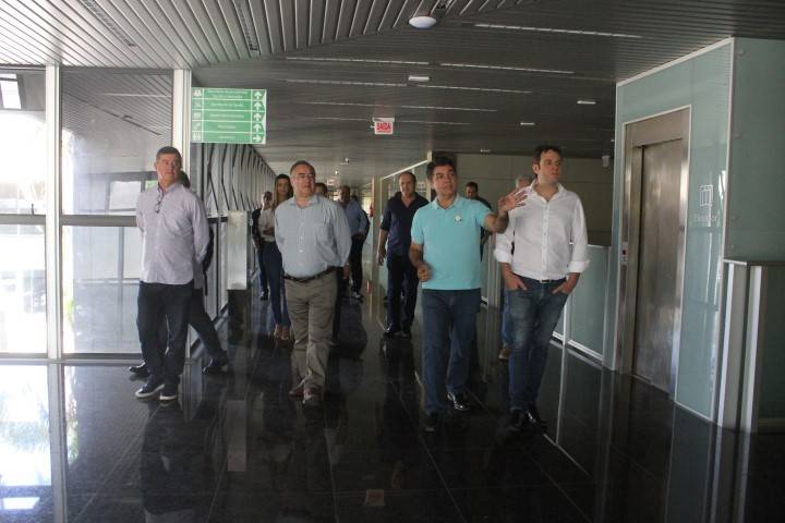 Salvaro se reúne com governador licenciado Raimundo Colombo — foto 1