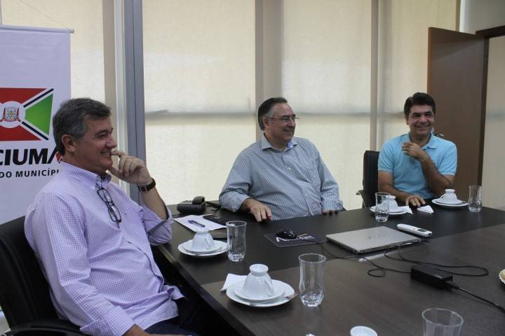 Salvaro se reúne com governador licenciado Raimundo Colombo — foto 2