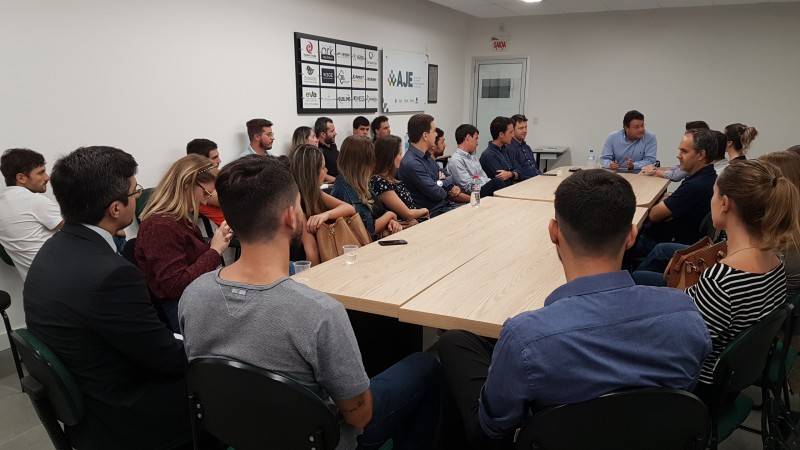 Empresário Renato Costa fala a jovens empreendedores — foto 1