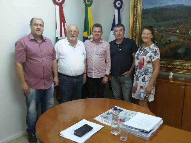 Prefeito e Vice intermediam a vinda de uma nova gôndola com Benedetto Fiori — foto 1