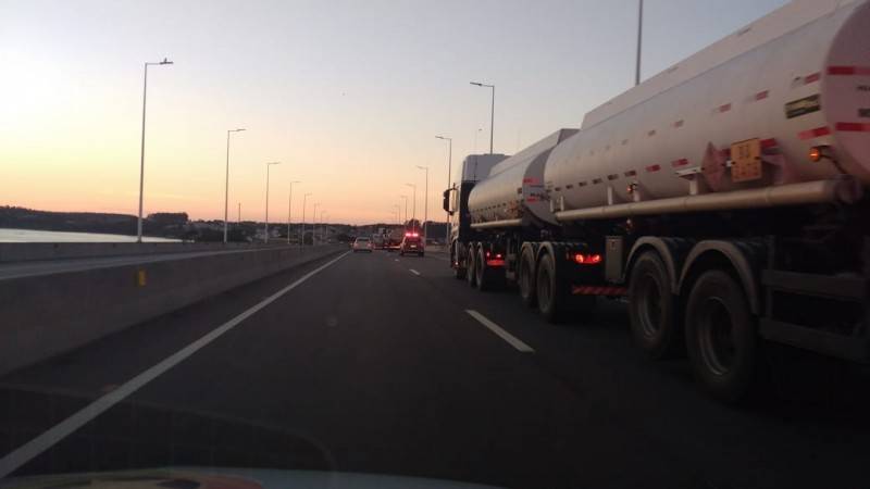 Força-tarefa deve garantir o transporte de 400 mil litros de combustível — foto 1