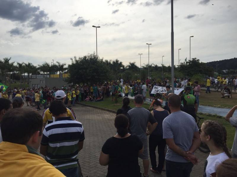 Manifestantes se reúnem no Parque das Nações — foto 1