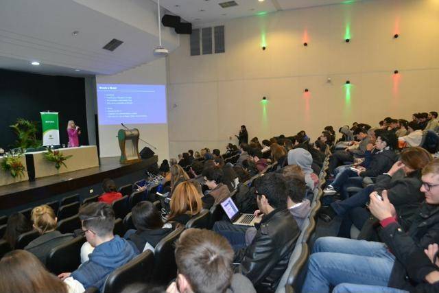 Estela Benetti fala sobre economia e inovação e afirma crescimento em SC — foto 1