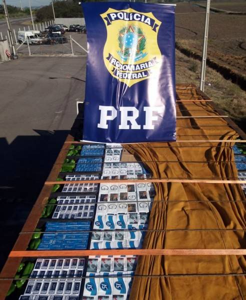 PRF apreende 300 mil maços de cigarros contrabandeados — foto 1