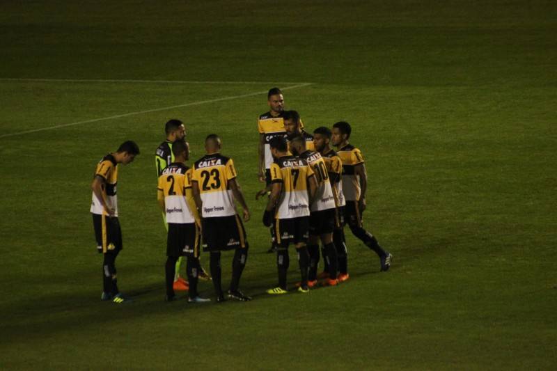 Criciúma empata com o Figueirense e segue na zona de rebaixamento — foto 2