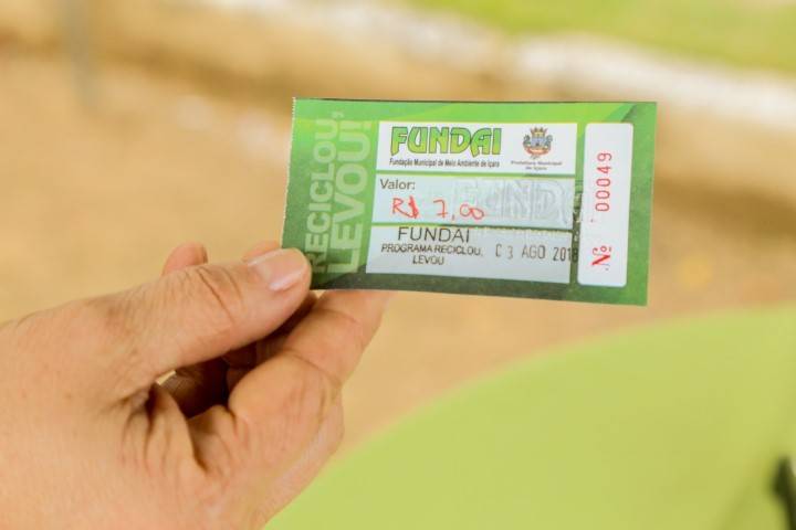 Mais de 2 toneladas de lixos recicláveis foram recolhidos no primeiro dia do Programa Reciclou Levou — foto 1