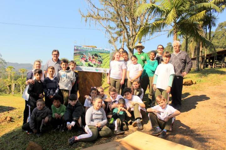 Estudantes visitam propriedade referência em produtos orgânicos — foto 2