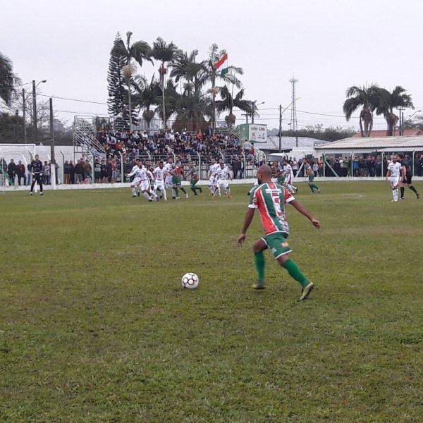 Vitórias de visitantes e um empate na Taça 'Carvão Mineral' — foto 5