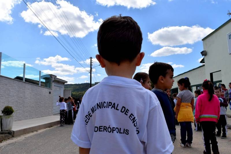 Escola Jorge Bif recebe novos instrumentos para a fanfarra — foto 4