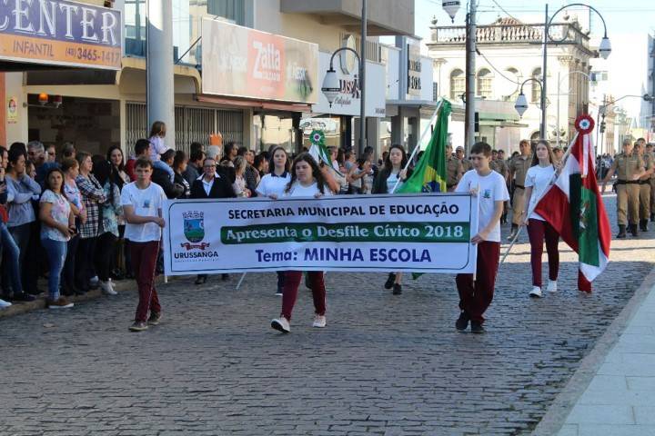 Urussanga celebra a Pátria com desfile na Praça Anita Garibaldi — foto 1