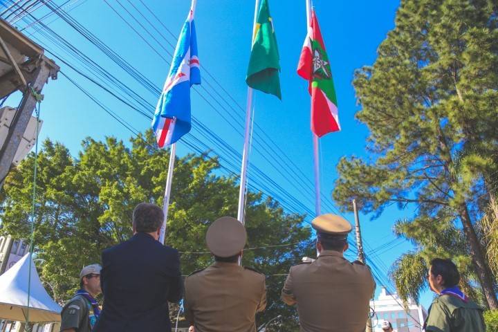 Içarenses comparecem em peso ao desfile de 7 de setembro — foto 1