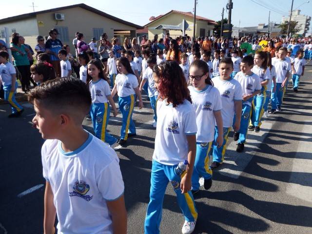 Declarando amor à Pátria: Desfile Cívico atrai os olhares do público — foto 1