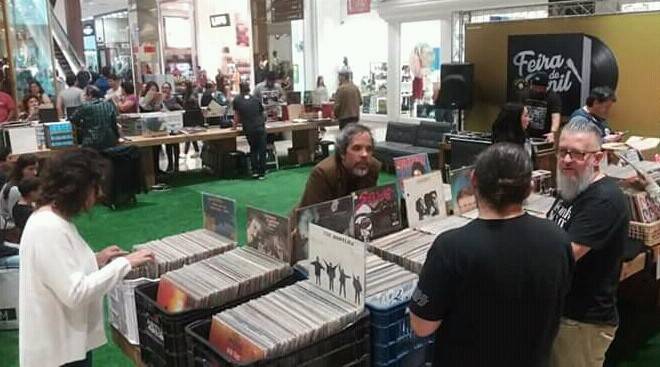 Fãs dos discos de vinil têm encontro no Nações Shopping — foto 1