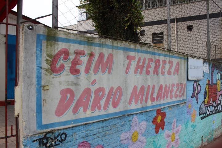 Secretaria de Educação estuda transferência de estudantes no bairro Pinheirinho — foto 1