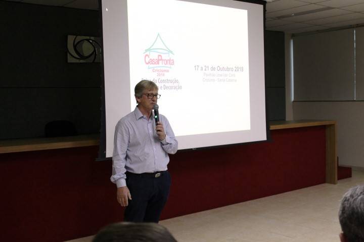 Organização alinha os últimos detalhes com os expositores — foto 2