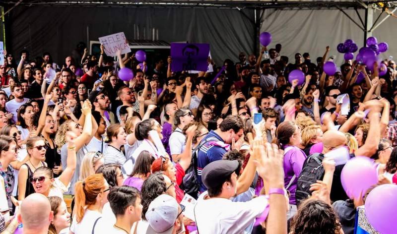 Manifestação reúne centenas de mulheres em Criciúma — foto 3