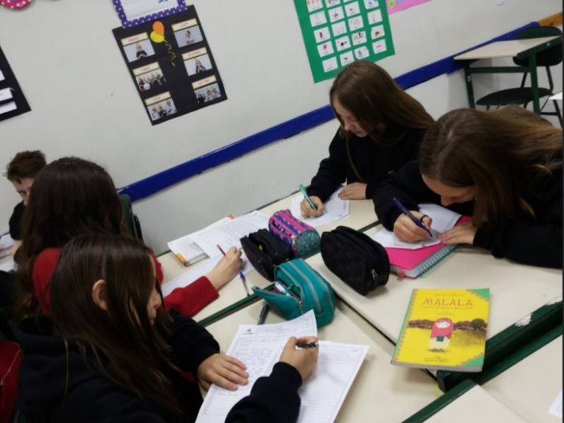 Alunos do Colégio Unesc conhecem história inspiradora e enviam cartas à Malala — foto 1
