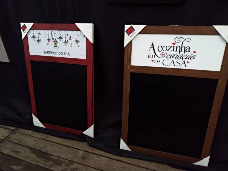 Quadros decorativos e objetos criativos são opções na Feira do Livro de Criciúma — foto 2