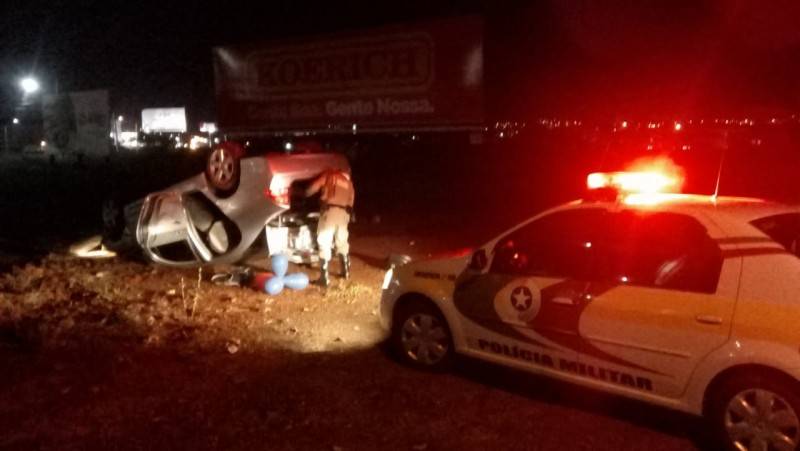 Motorista foge de barreira policial e capota veículo na SC-445 — foto 2