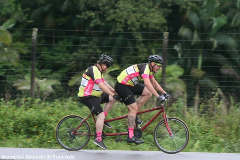 Ciclistas de Siderópolis auxiliam criciumenses a conquistarem pódio nos Parajasc — foto 1