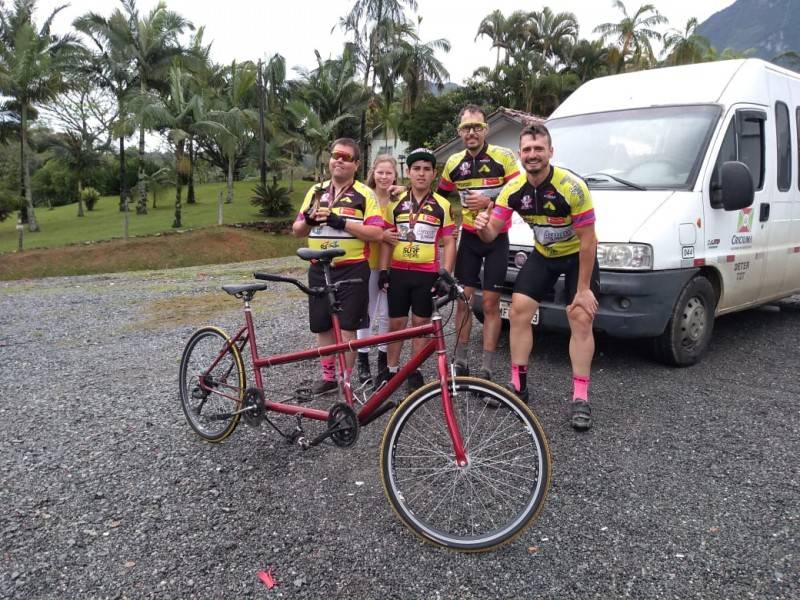 Ciclistas de Siderópolis auxiliam criciumenses a conquistarem pódio nos Parajasc — foto 2