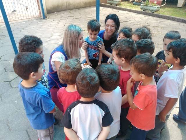 Crianças do CEI Afasc Professor Lapagesse estudam metamorfose da borboleta — foto 1