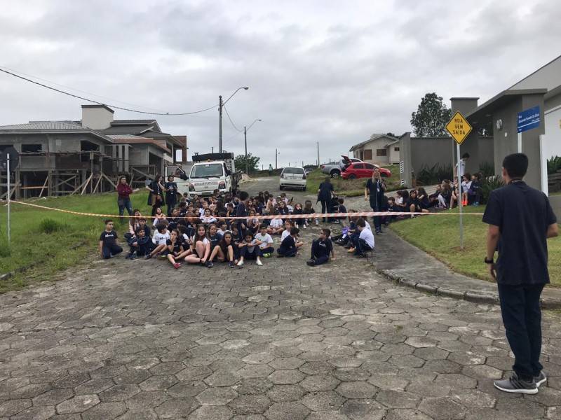 Alunos do Colégio Marista batizam e revitalizam rua sem nome — foto 2