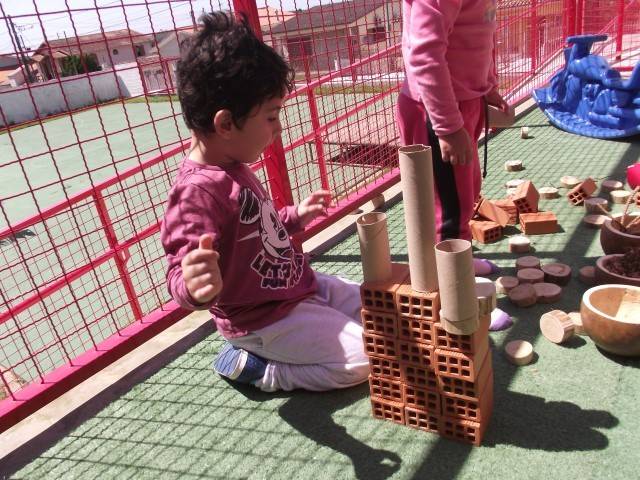 CEI Afasc Gerda Becke Machado proporciona atividade com materiais da natureza — foto 2