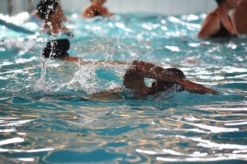 Parceria entre Afasc e Unesc permite aulas gratuitas de natação para idosos — foto 5