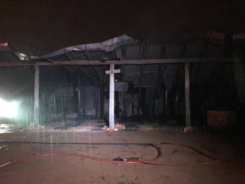 Depósito de olaria é consumido por incêndio em Morro da Fumaça — foto 2