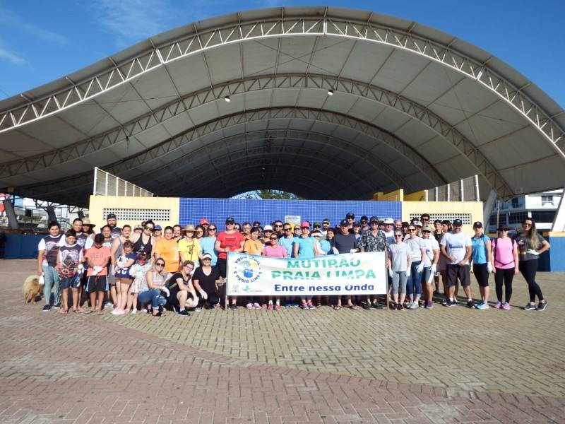 Mutirão Praia Limpa envolve a comunidade e retira lixos e entulhos da orla — foto 1