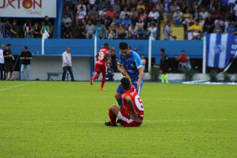 Confira imagens do Clássico da Polenta, pelo jogo de ida da decisão do Regional — foto 1