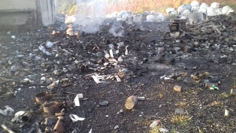 Pavilhão utilizado para reciclagem é atingido por incêndio em Içara — foto 1