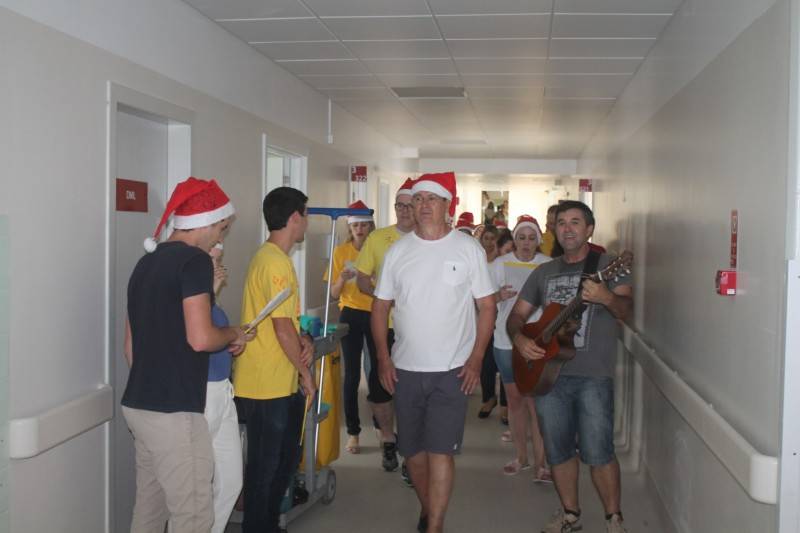 Pacientes do Hospital São José recebem visita do Coral Vida e Canção — foto 1