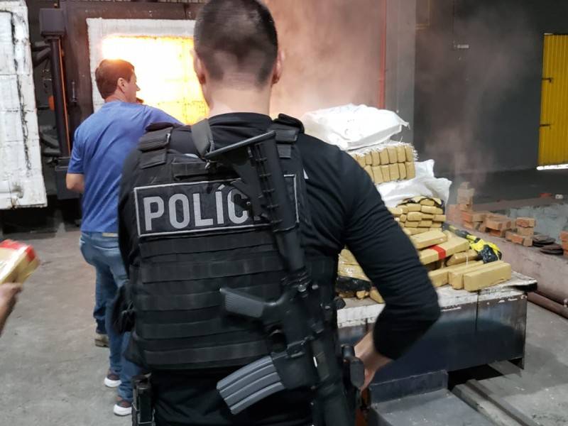 Polícia Civil incinera droga apreendida — foto 1