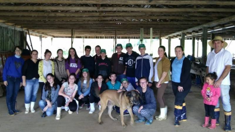 Aluna ganhadora de concurso de redação sobre 'Educação Sanitária na escola' é premiada — foto 2