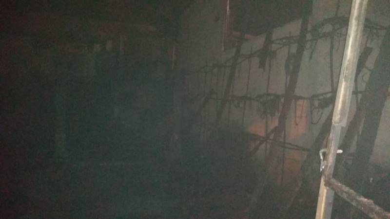 Incêndio de grandes proporções atinge empresa de pneus — foto 8