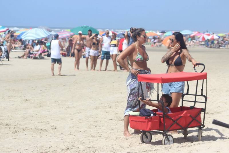 Domingo de sol, calor e praia em Balneário Rincão — foto 2