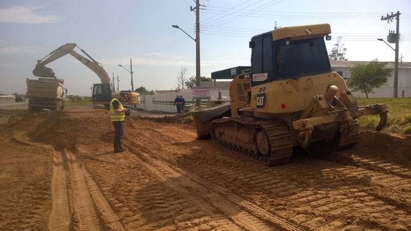BR-101 tem circulação de equipamentos pesados na Região Sul — foto 1