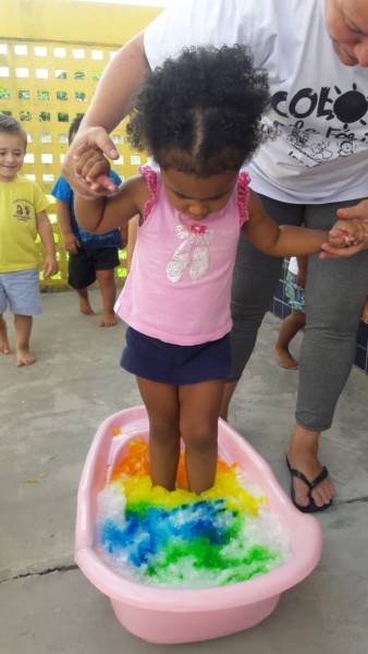 Atividades sensoriais exploram o sentido das crianças na Colônia de Férias — foto 2