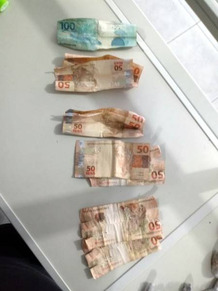 Presos de regime semiaberto são flagrados com maconha, celulares e dinheiro na BR-101 — foto 2