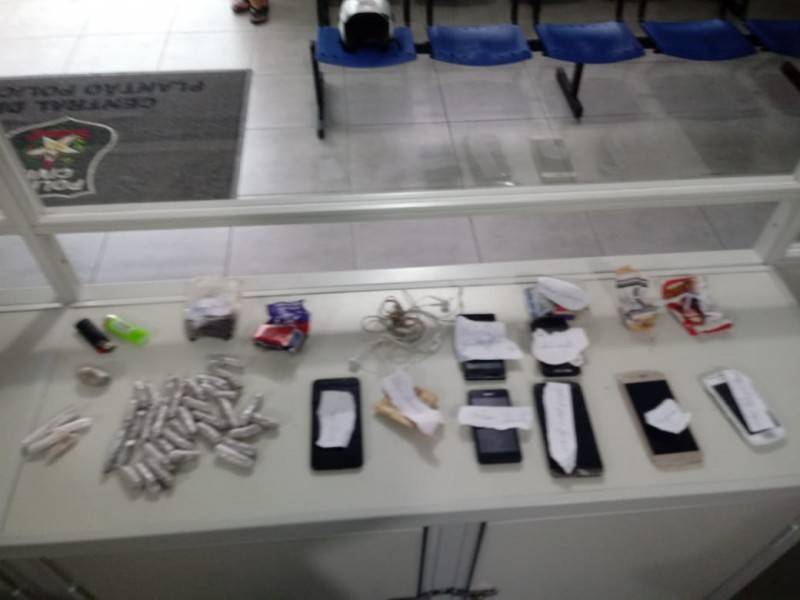 Presos de regime semiaberto são flagrados com maconha, celulares e dinheiro na BR-101 — foto 4