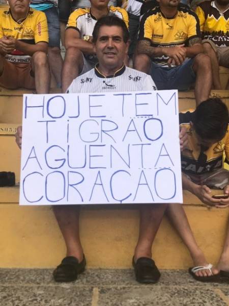 Torcida carvoeira empurra o Tigre para vitória em casa — foto 15