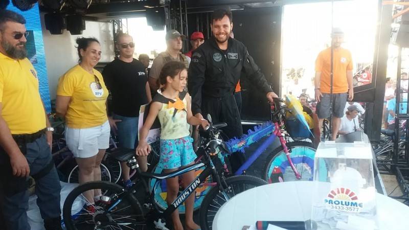 Passeio Ciclístico arrecada quase uma tonelada de alimentos — foto 1