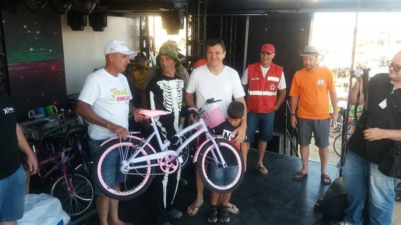 Passeio Ciclístico arrecada quase uma tonelada de alimentos — foto 2
