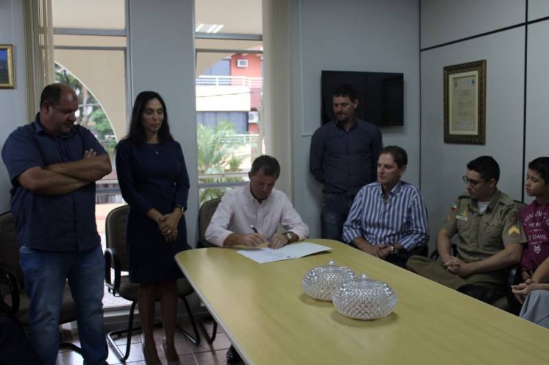 Nova Veneza recebe ambulância e terá capela mortuária em São Bento Alto — foto 1