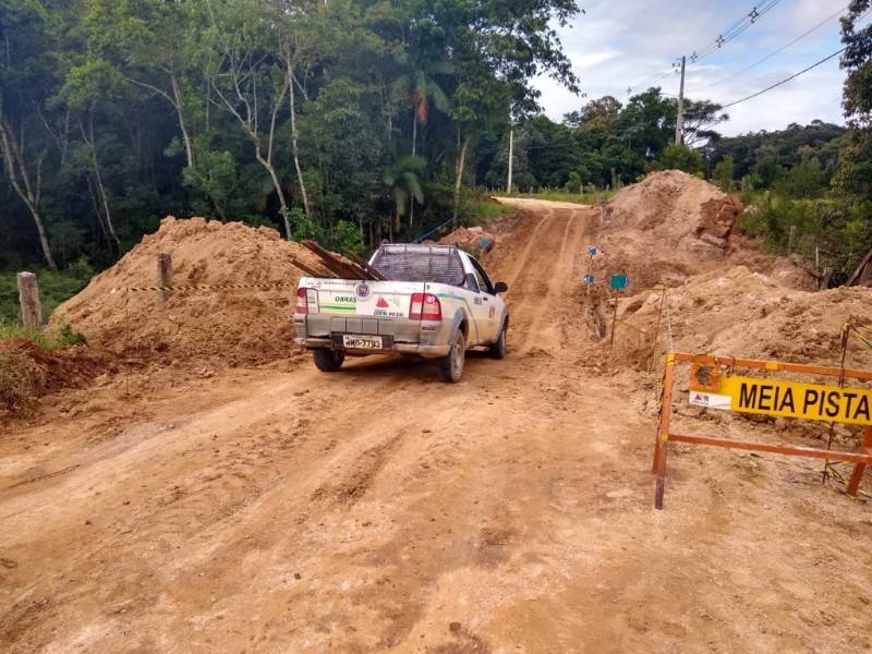 Passagem liberada em meia pista sobre a ponte em Rio Comprudente — foto 4