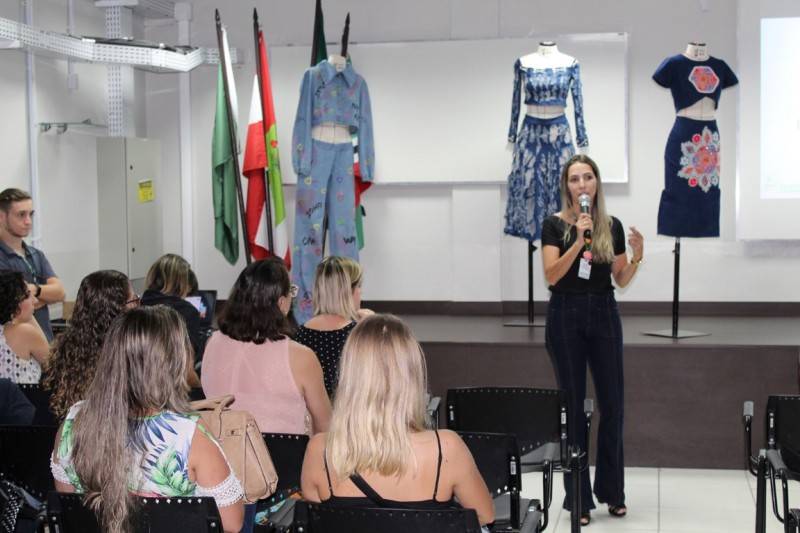 Troca de experiências dá início ao ano letivo no curso de moda Senai/ Unesc — foto 1
