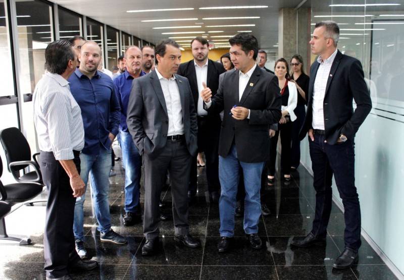 Governador Moisés libera recursos para transporte escolar e inaugura Laboratório Móvel em Criciúma — foto 1